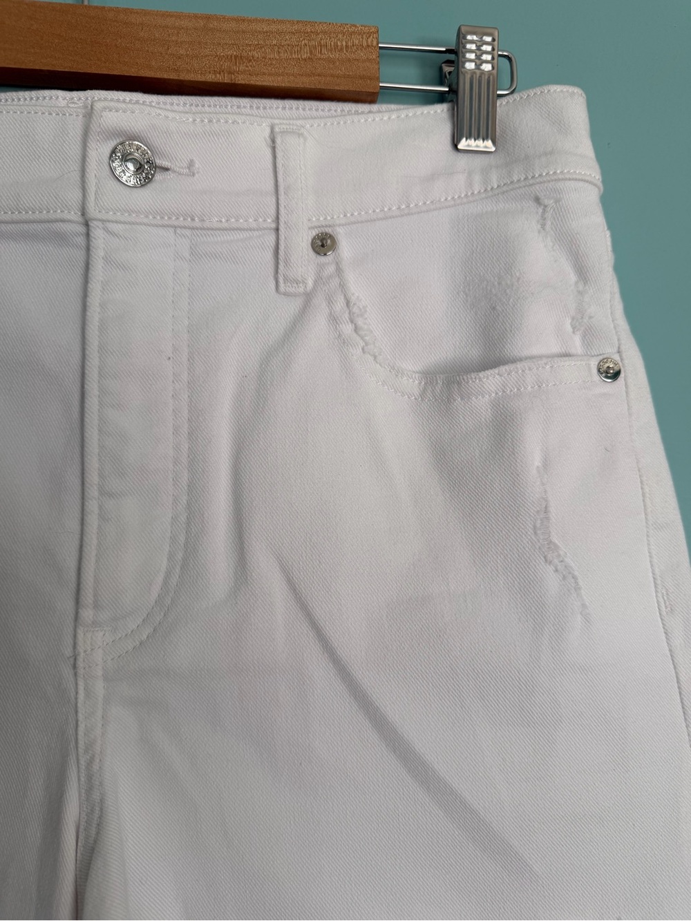 Express ’90s High Rise White Distressed Denim Shorts Size 10 Raw Hem - Picture 3 of 6
